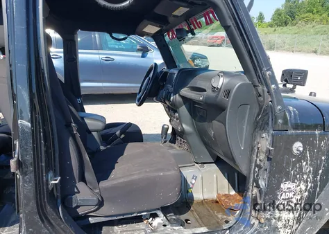 2017 Jeep Wrangler Unlimited Willy Wheeler 4X4 z USA, uszkodzony, nr VIN 1C4BJWDGXHL577662